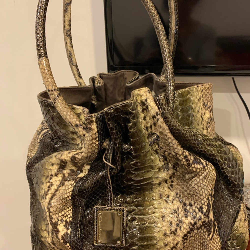 Oscar de la renta snake skin hand bag